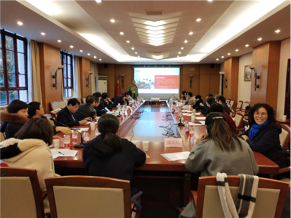 我校在中紡經貿專指委年會作《高職智庫的黎大思考》主題發言，探討經貿咨詢新路徑